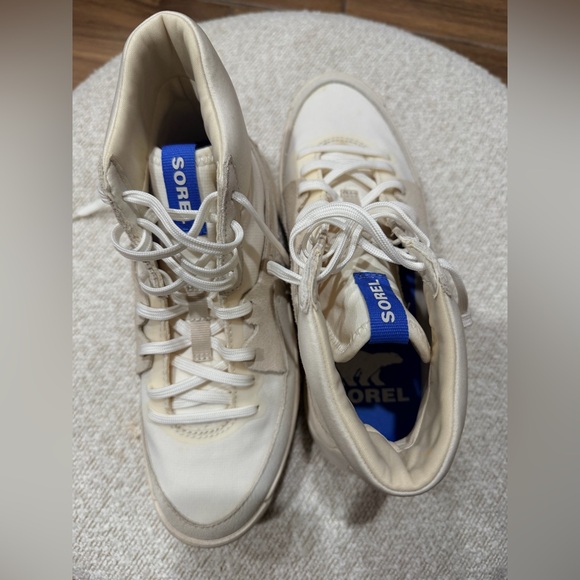 Sorel Cream and White winter boots - Picture 4 of 11